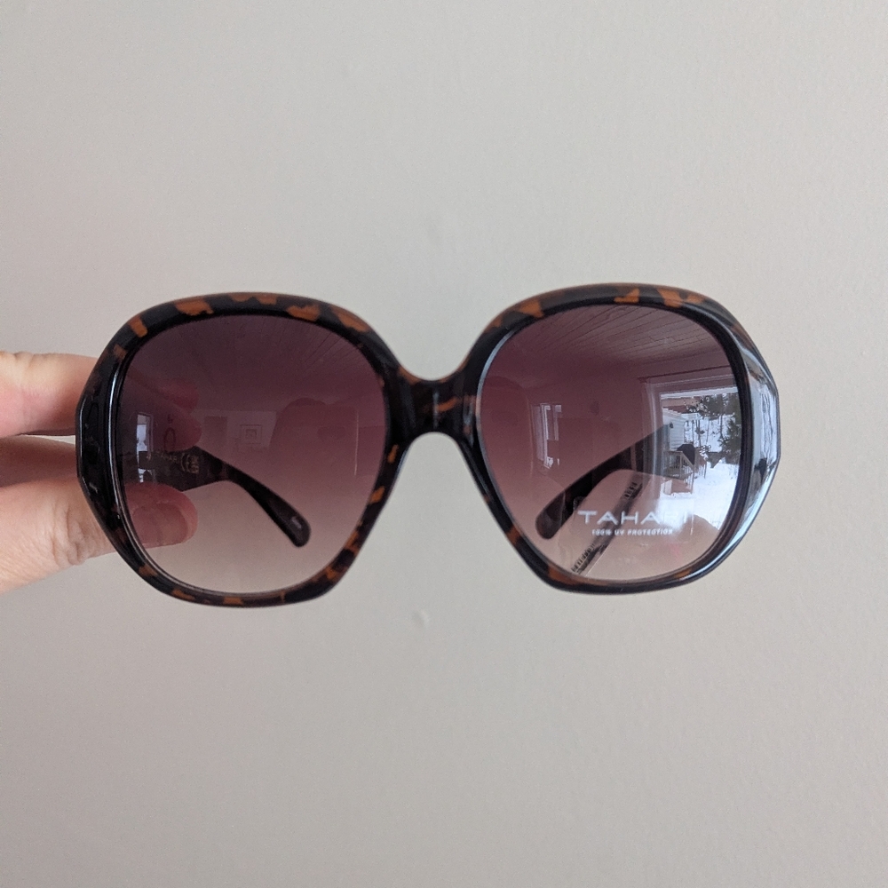 Tahari New Sunglasses With Sunglass Case